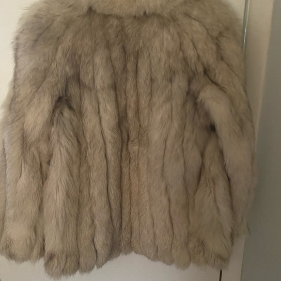 Elegant Cream Fox Fur Coat - Picture 2 of 2